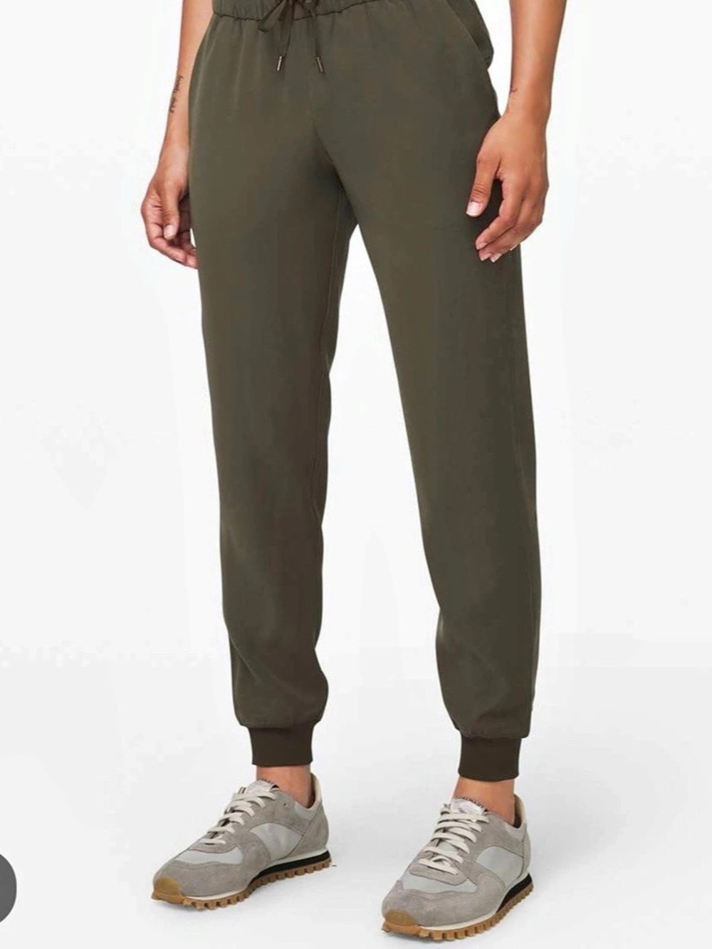 Lululemon on the fly jogger